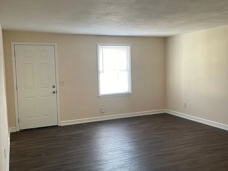 220 W Broadmoor St — Photo 6