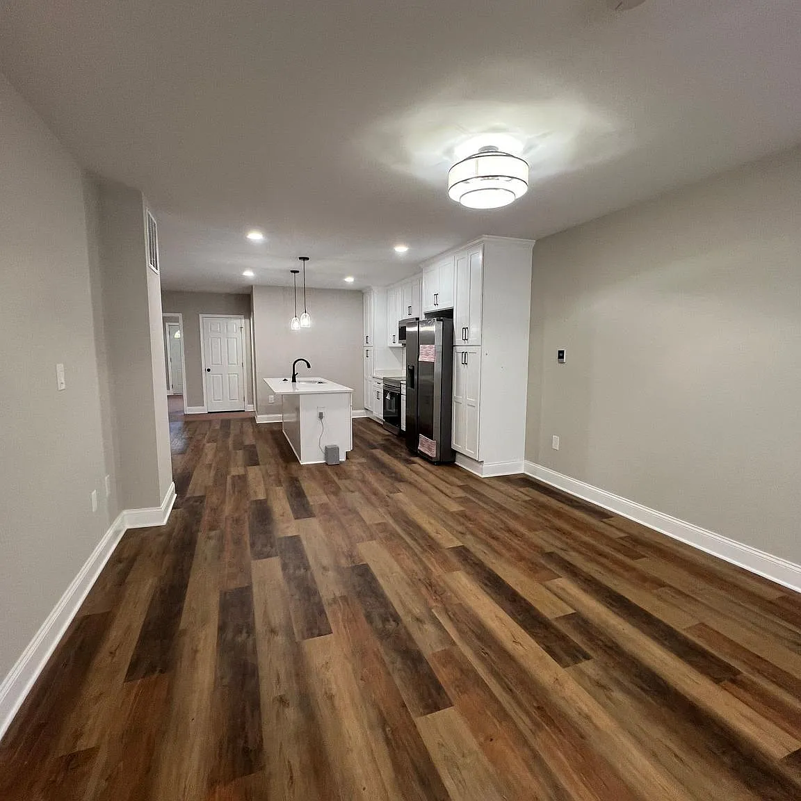 4 bed, $2,200 — Photo 2