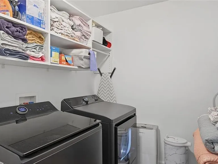 2540 Lansing Ln — Photo 18