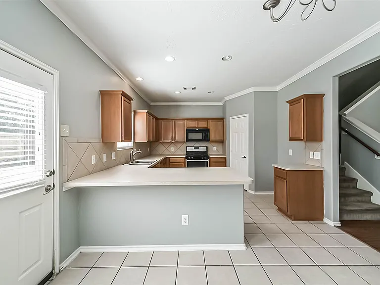 8726 Old Maple Ln — Photo 8