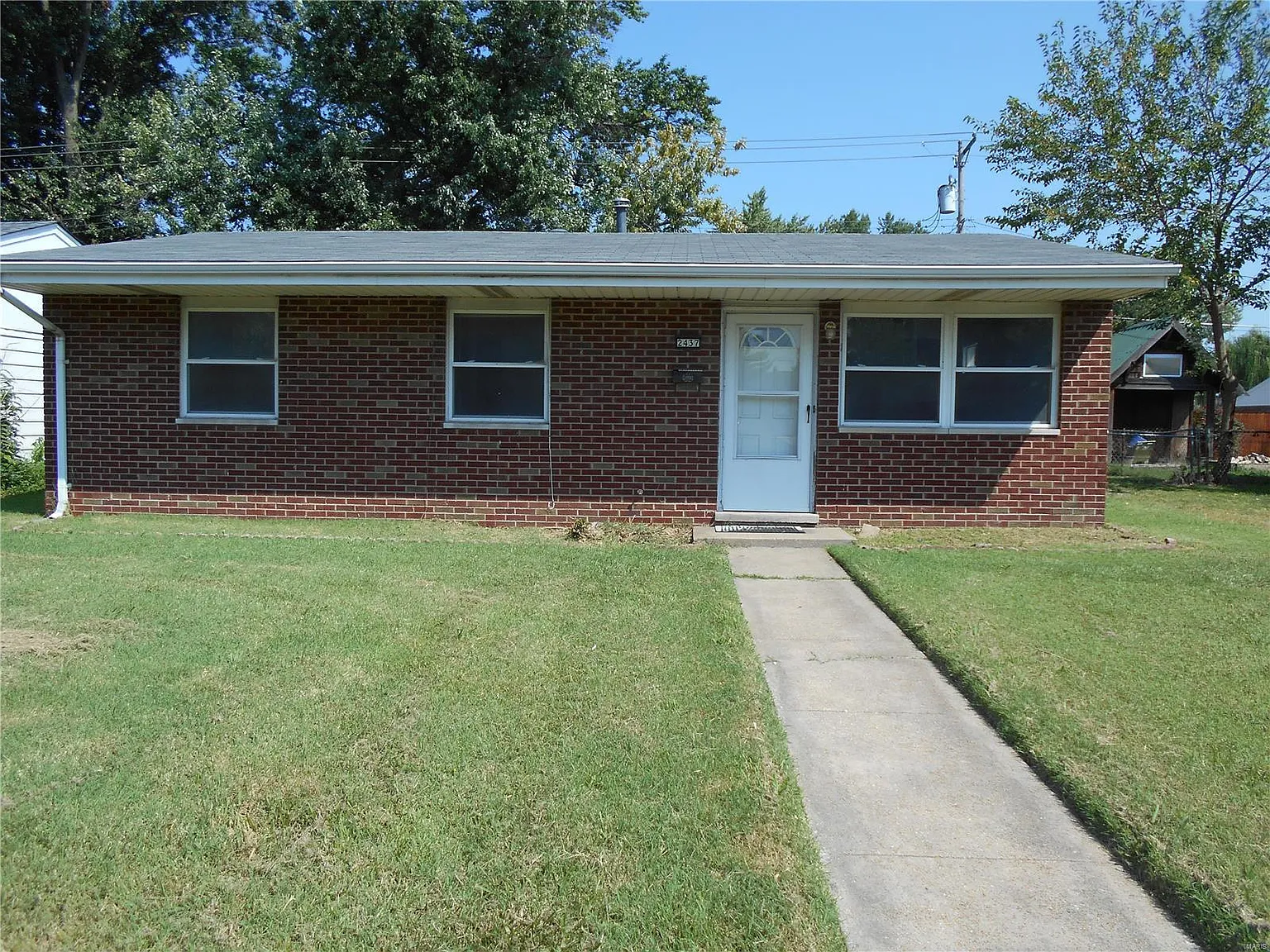 2437 Saint Clair Ave photo 1