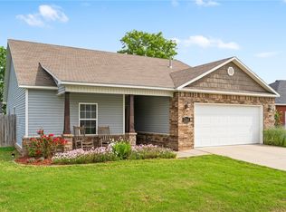 1169 S Springfield Dr, Fayetteville, AR 72704