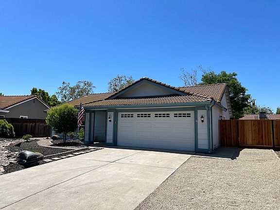 3rd image of 1981 Bristlecone Dr