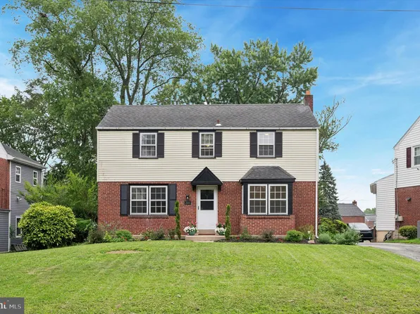 211 E Manoa Rd, Havertown, PA 19083