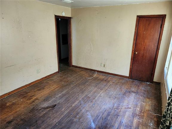 2nd image of 403 Ogden Ave