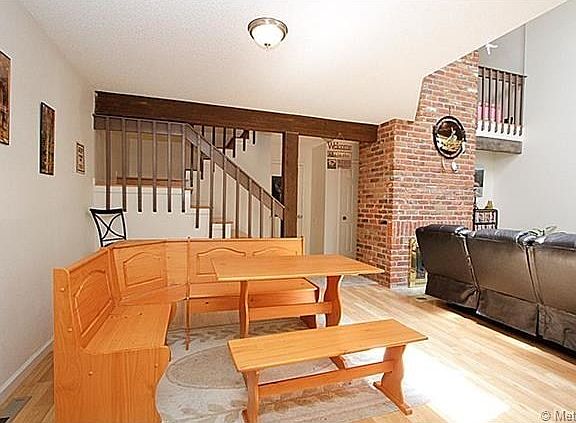 Nice eating area off kitchen