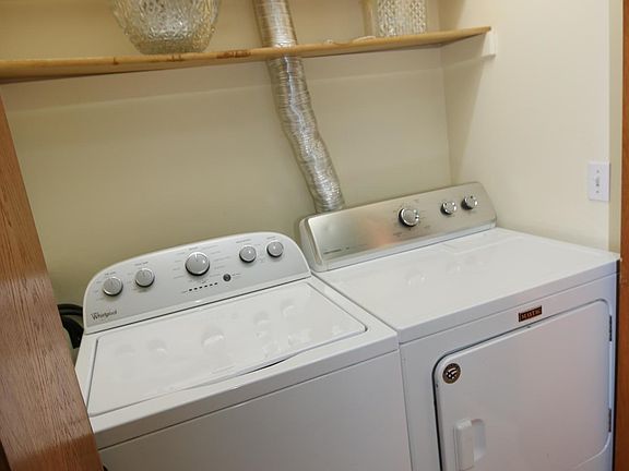 4th image of 3027 Kay Dr SE