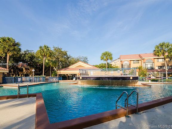 3rd image of 15539 Miami Lakeway N APT 101
