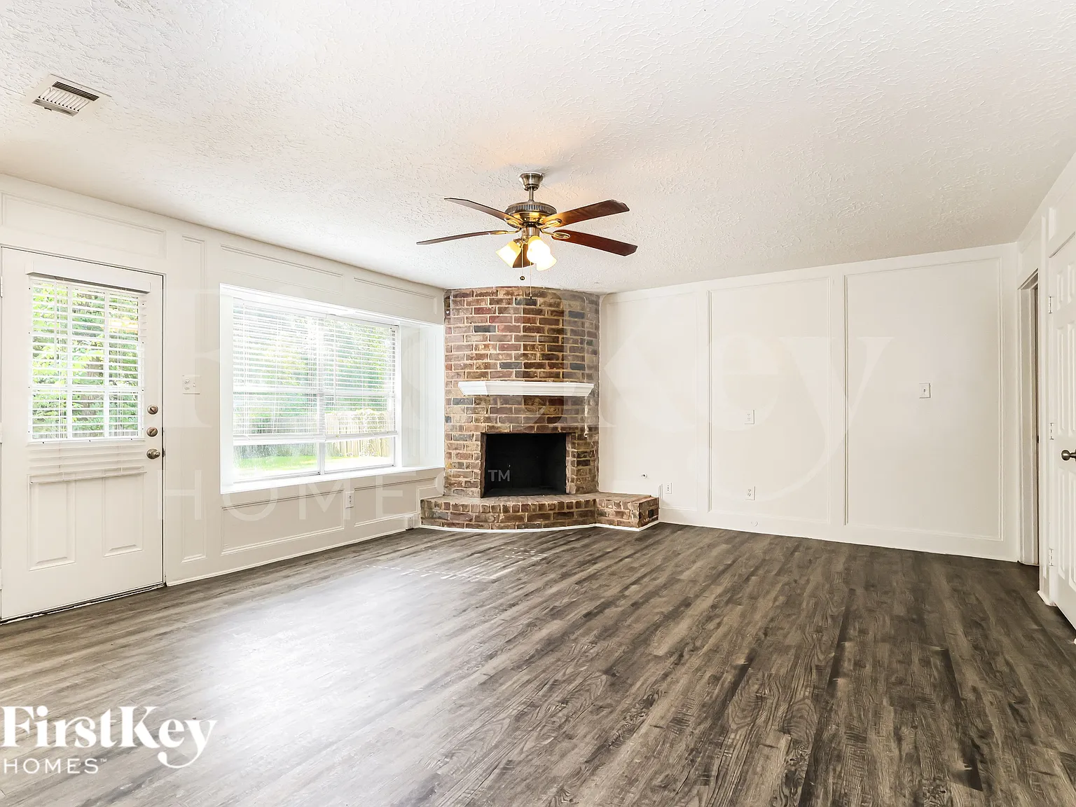 5 bed, 2.5 bath, 2497 sqft, $2,320 — Photo 3