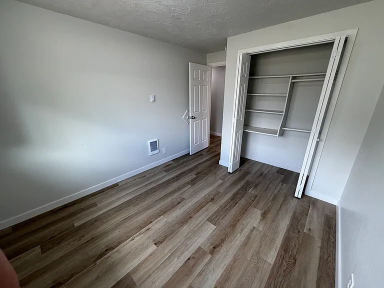 24883 Dunham Ave — Photo 10