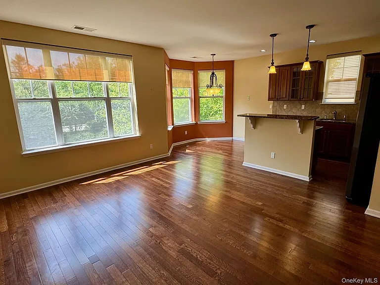 8 Green Ct — Photo 15