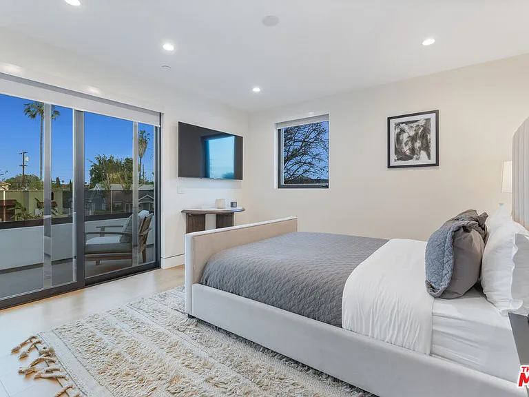 731 N Curson Ave — Photo 44