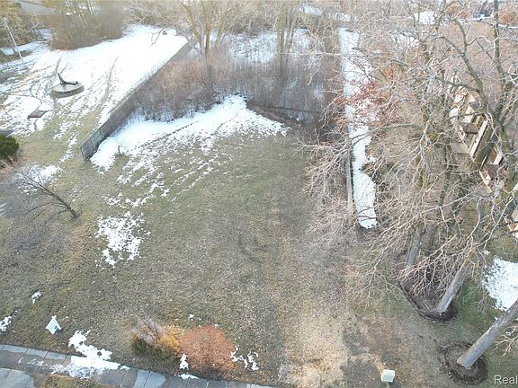 2nd image of 28819 Lahser Rd