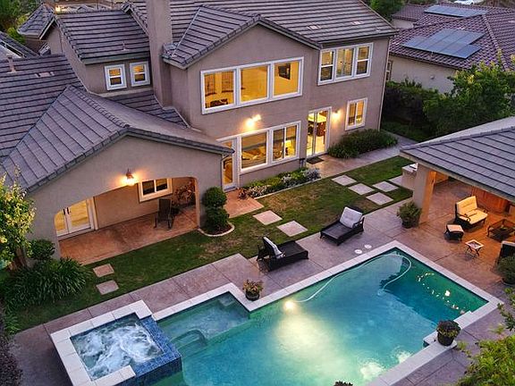 Your own private resort yard