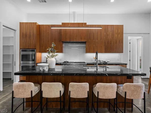 628 Edgebrook Dr, Las Vegas, NV 89145