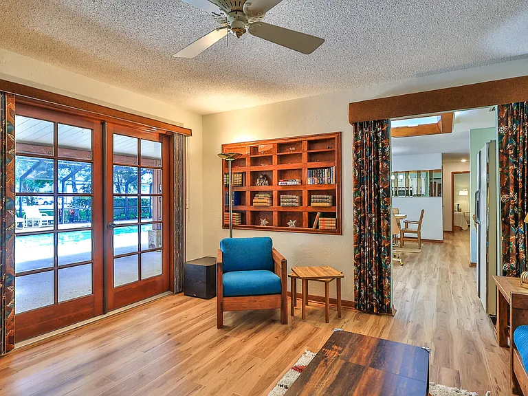 1807 Lindbergh Ln — Photo 18