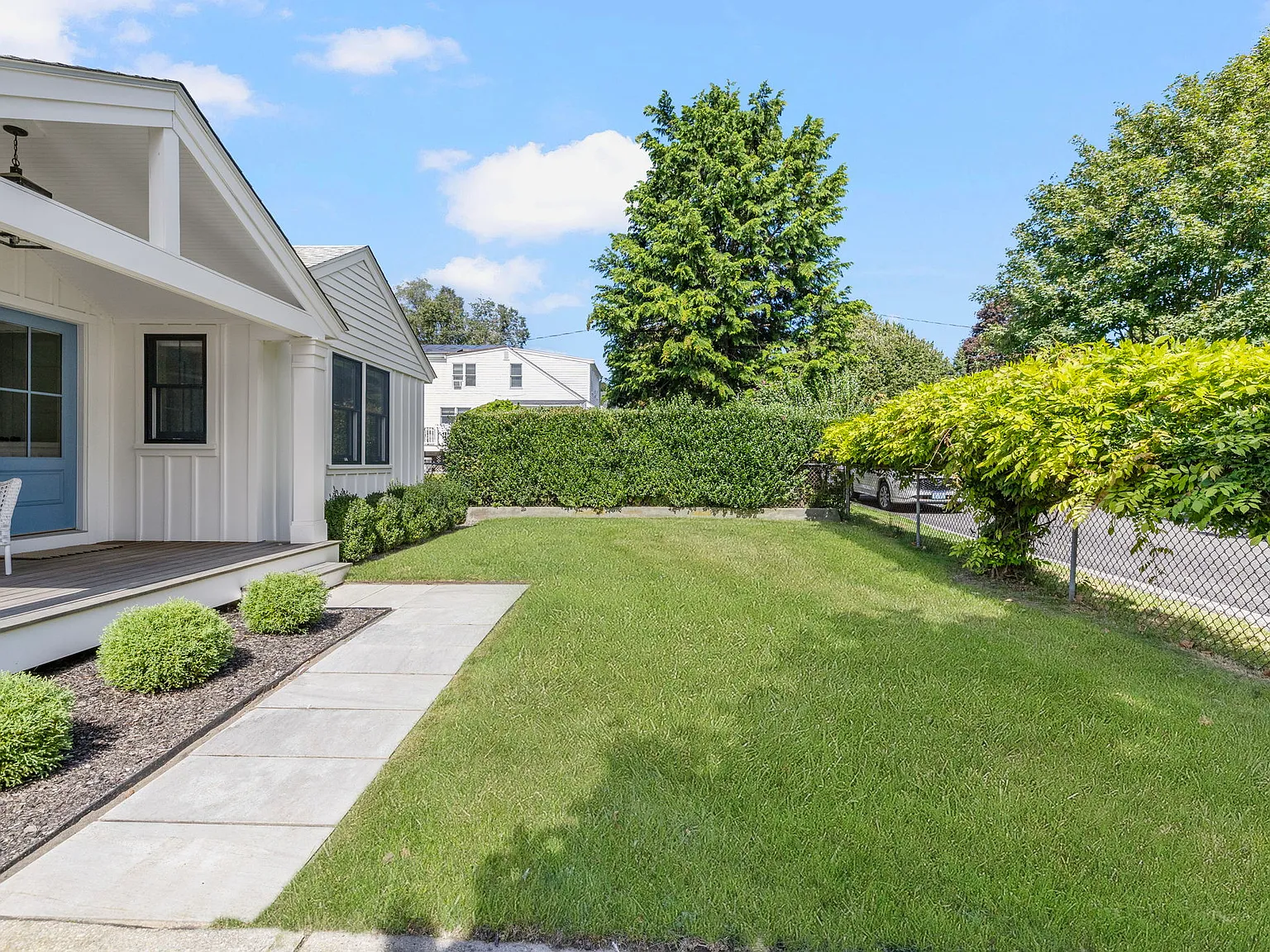 2 bed, 1.5 bath, 1178 sqft, $4,000 — Photo 2