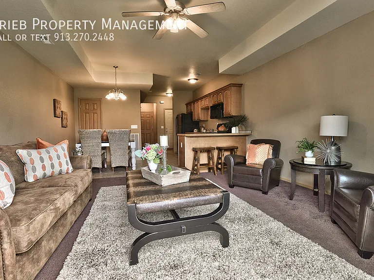 824 Woodson Ct — Photo 3