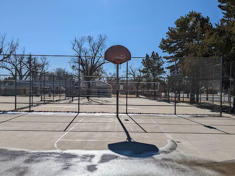 Walking distance to Memorial Park