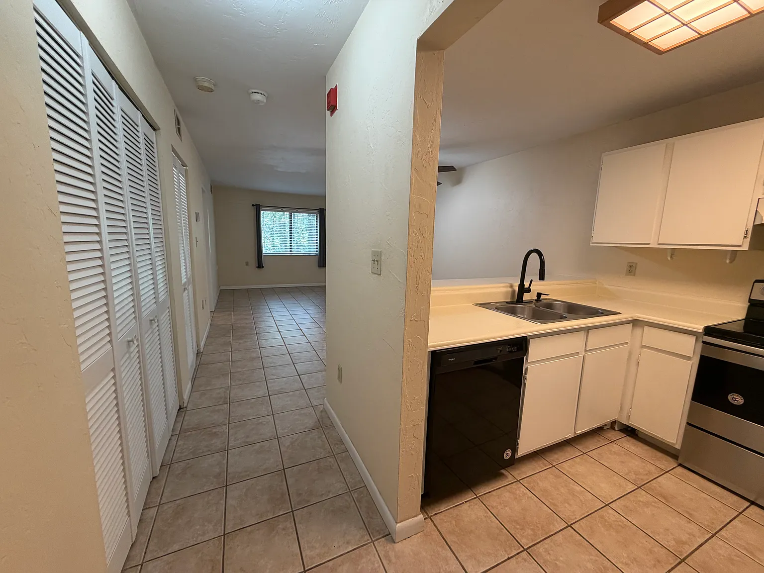 2 bed, 874 sqft, $1,395 — Photo 2