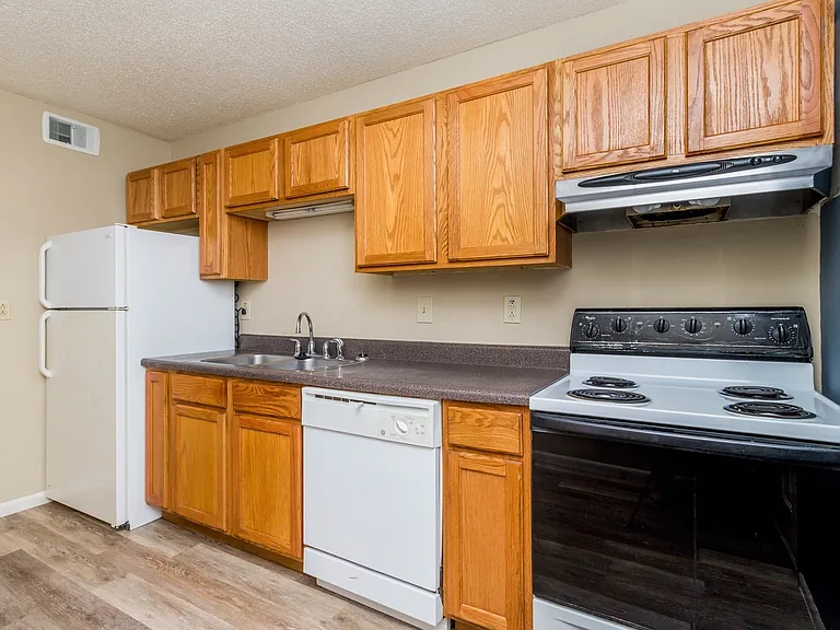 402 Lawrence Pl — Photo 12