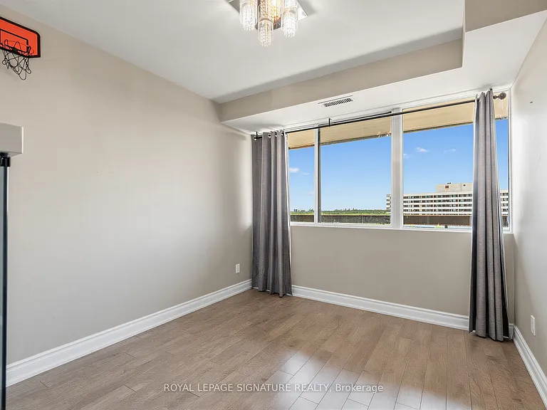 8111 Yonge St #1010 — Photo 21