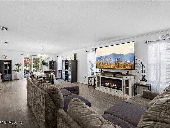 5th image of 215 ALBACETE Road