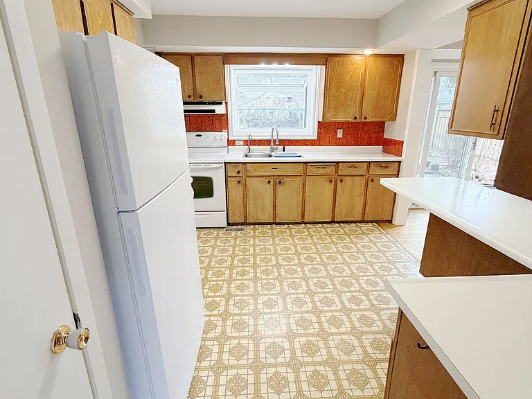 711 Algoma Ave #UPPER LEVEL — Photo 11