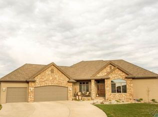 7301 S Shadow Creek Ave, Sioux Falls, SD 57108