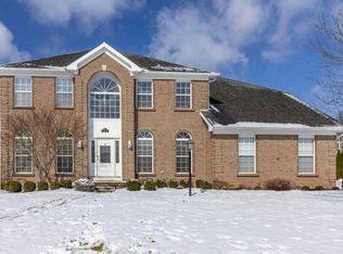 6882 Fox Run Dr, Westerville, OH