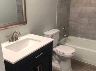 558 W Prairie Ave APT 4, Decatur, IL 62522