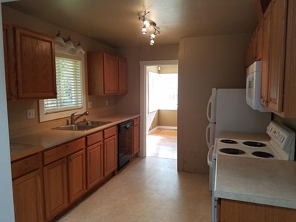 5th image of 2302 Bush Ave NW