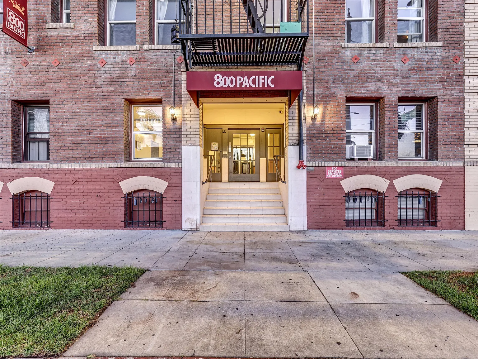 1 bed, 562 sqft, $1,900 — Photo 2