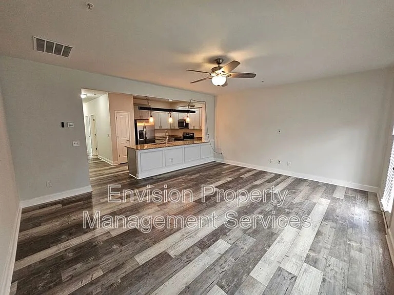 2190 Miranda Dr — Photo 2