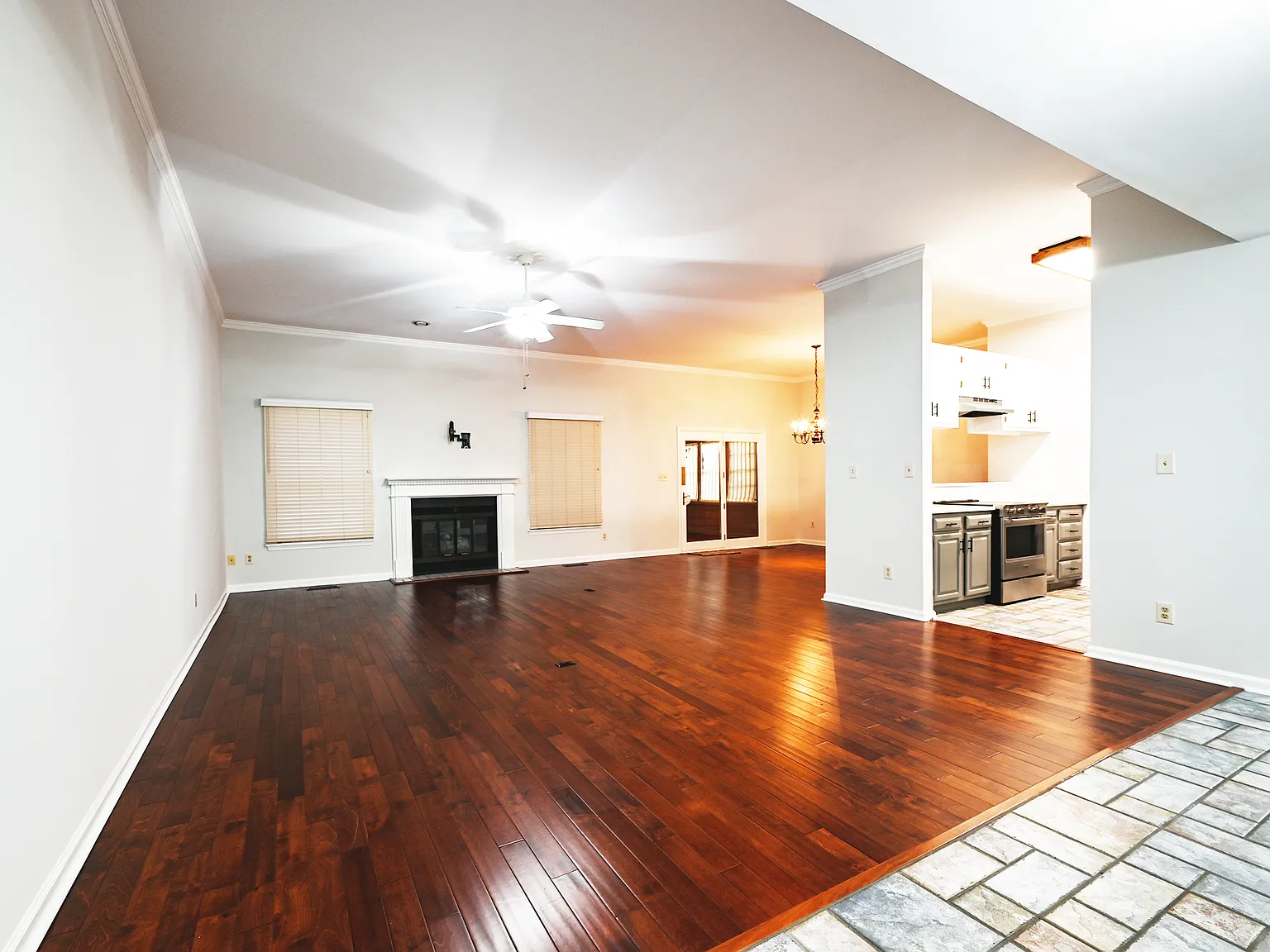 3 bed, 1896 sqft, $2,400 — Photo 4