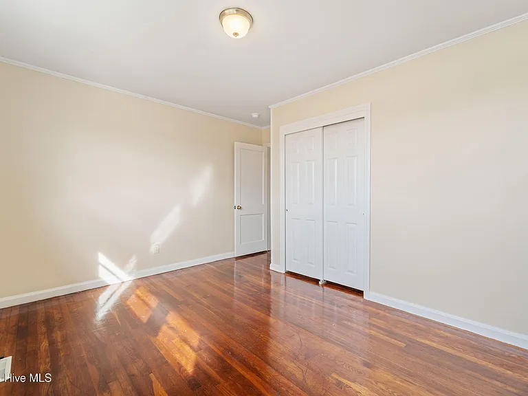 2272 Onslow Dr — Photo 8