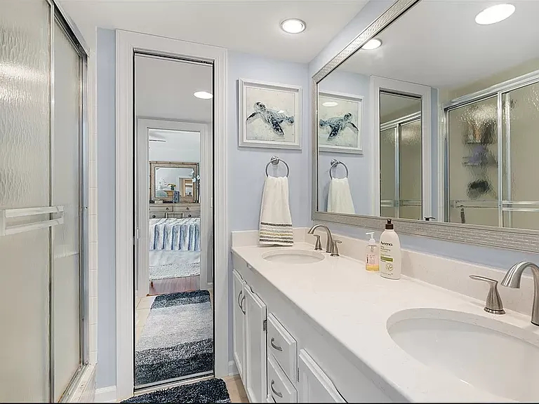 445 E Waverly Pl — Photo 5