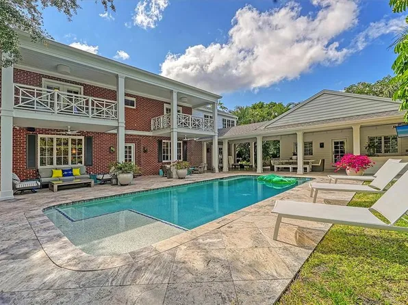 1718 Bay View Dr, Sarasota, FL 34239