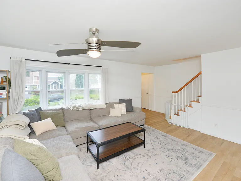 35-05 Lenox Dr — Photo 4