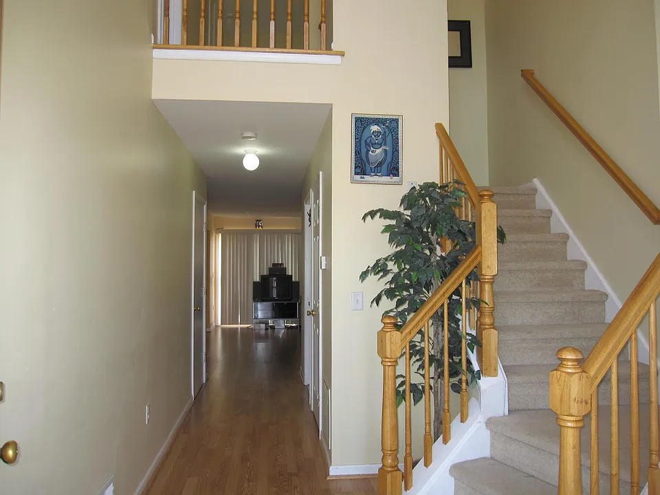 2 story foyer