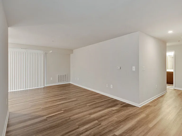 Queens Ridge Apartments — Photo 6