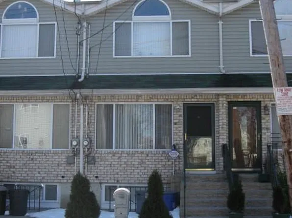 92 Confederation Pl, Staten Island, NY 10303