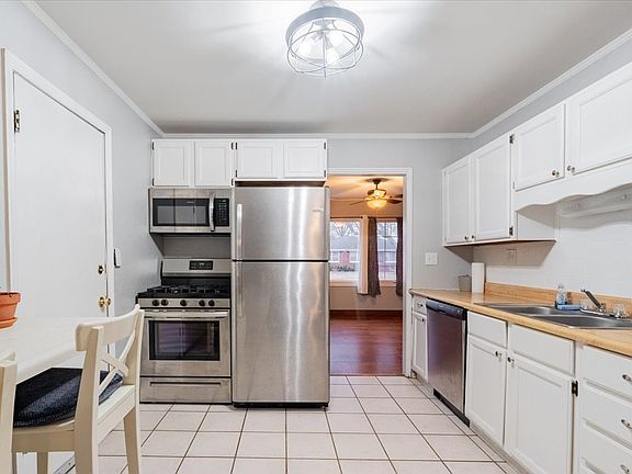 2nd image of 1108 Hovey Ave