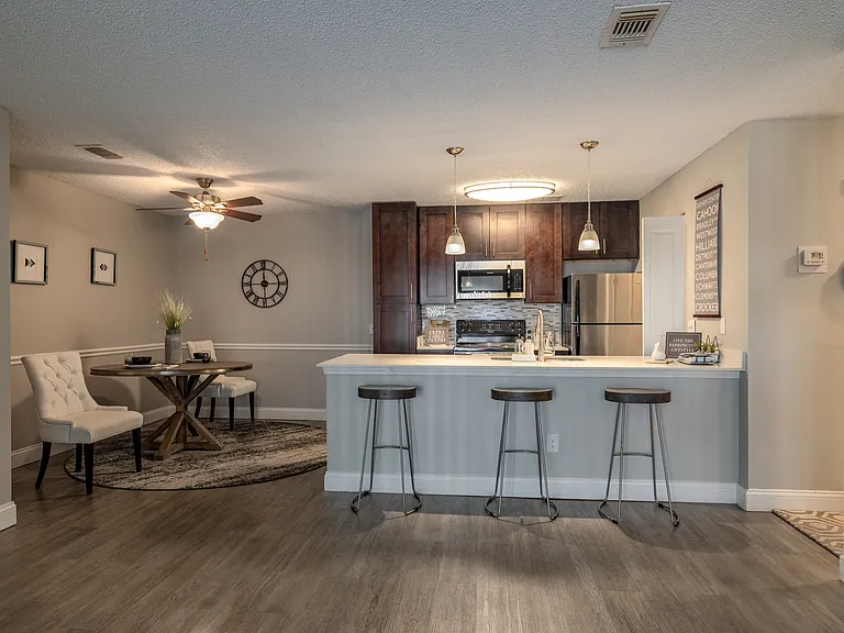 Barrington Place Apartments — Photo 8
