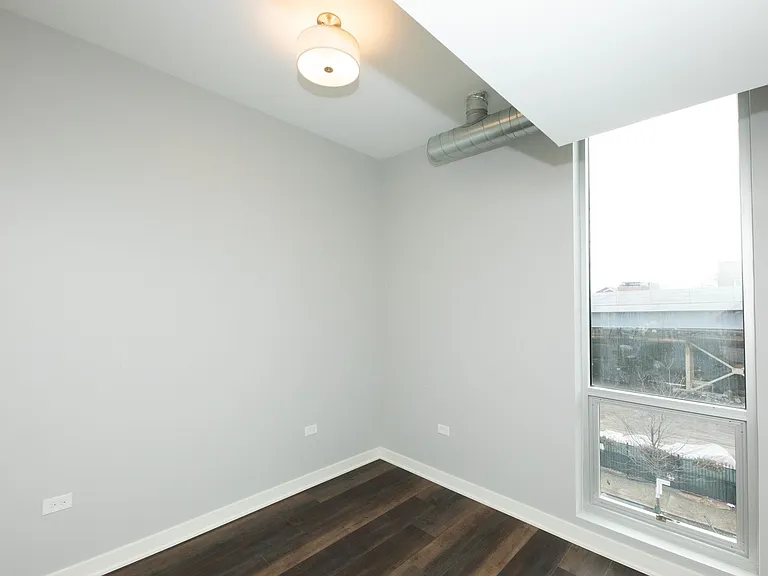 913 W School St Apartments — Photo 12