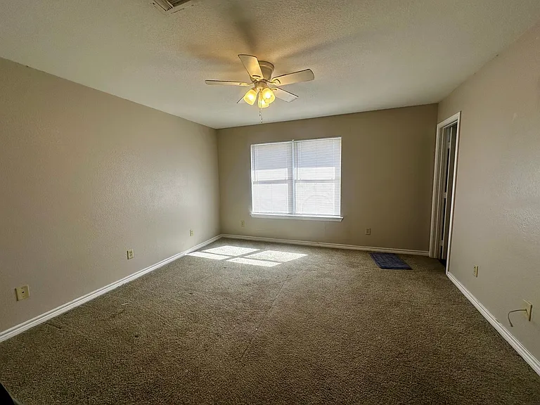 2527 Pascal Ct — Photo 15