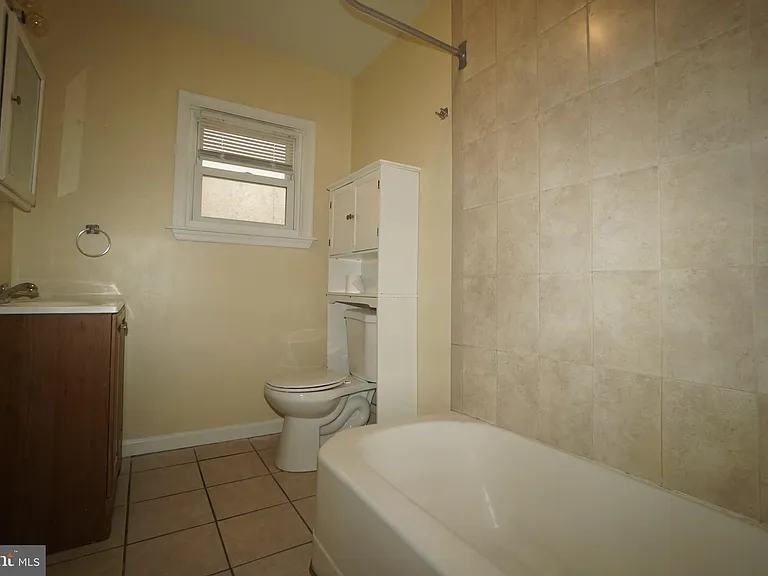 2550 E Somerset St #2 — Photo 8