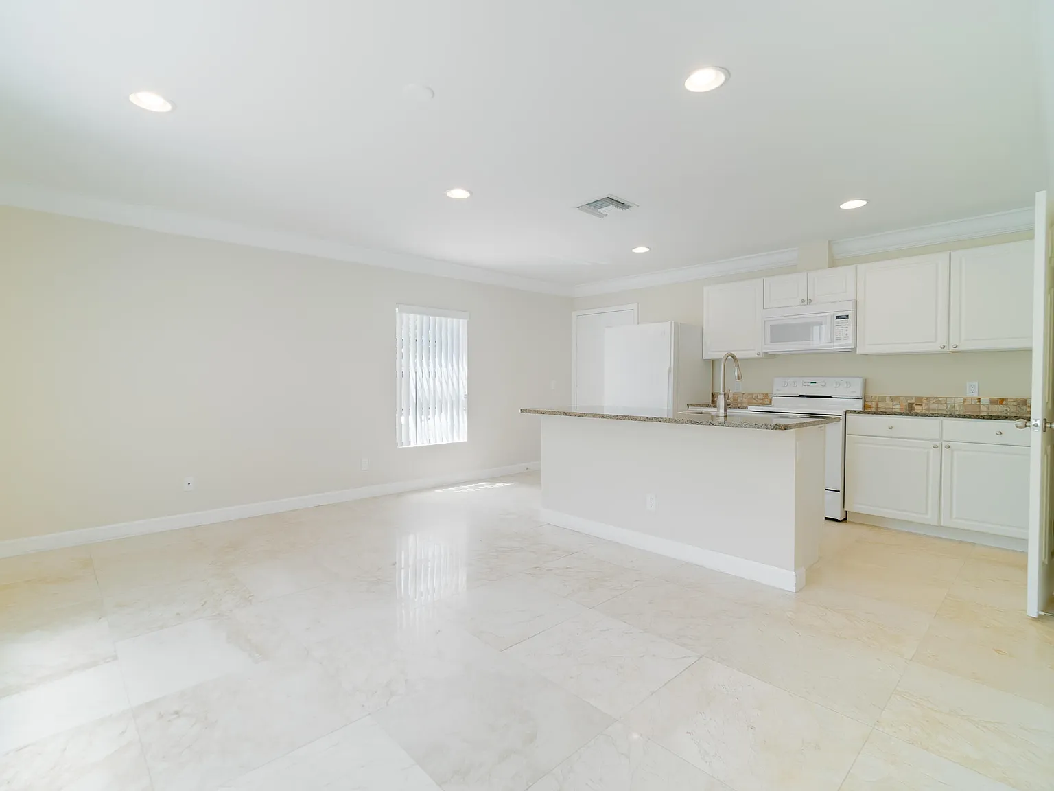 2 bed, 1.5 bath, 1108 sqft, $2,100 — Photo 3