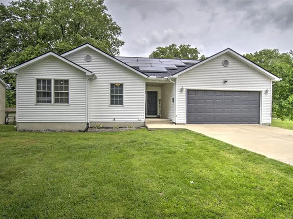 420 Elm St, Mount Zion, IL 62549