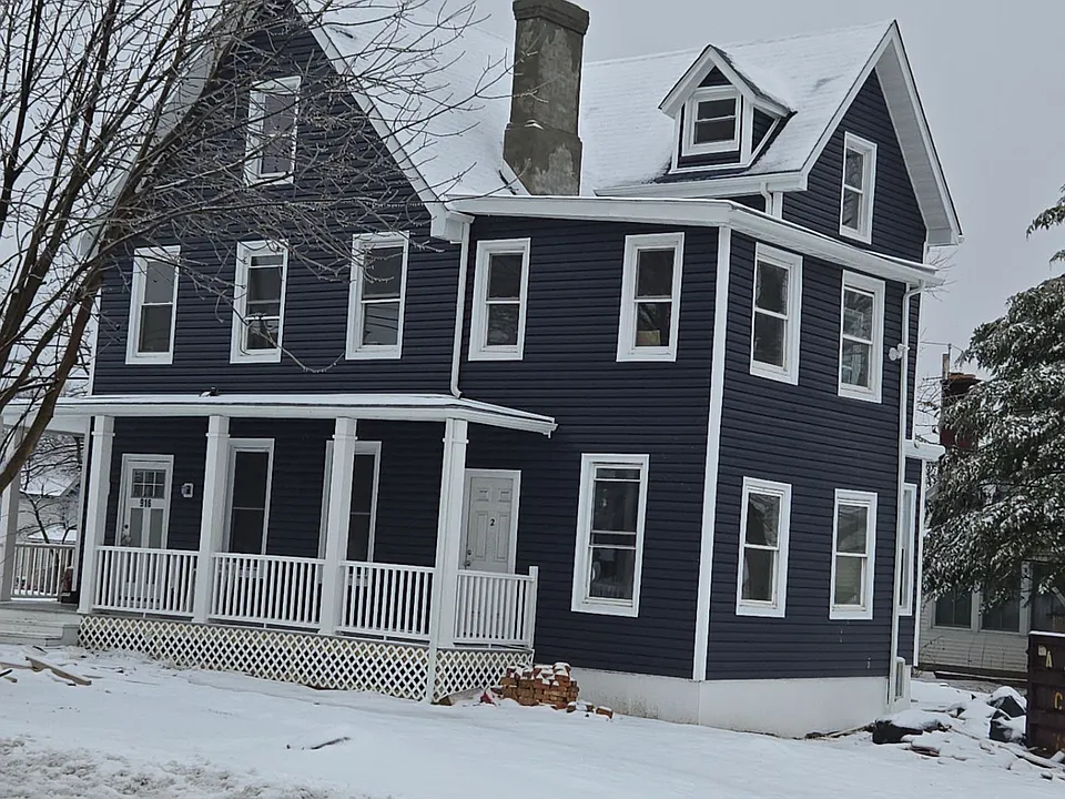 916 Wolcott Ave #3